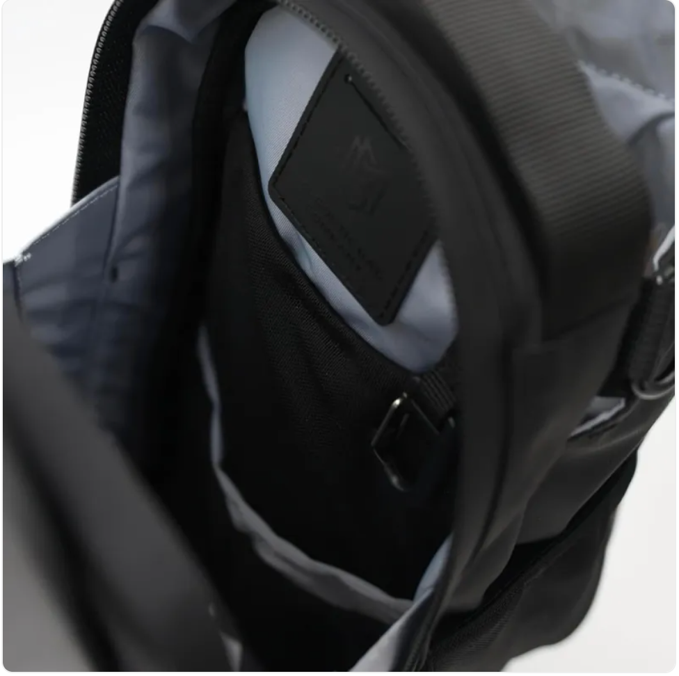 Magnetic Water Bottle Bag for Gym and Outdoor Use, Black Oxford Cloth